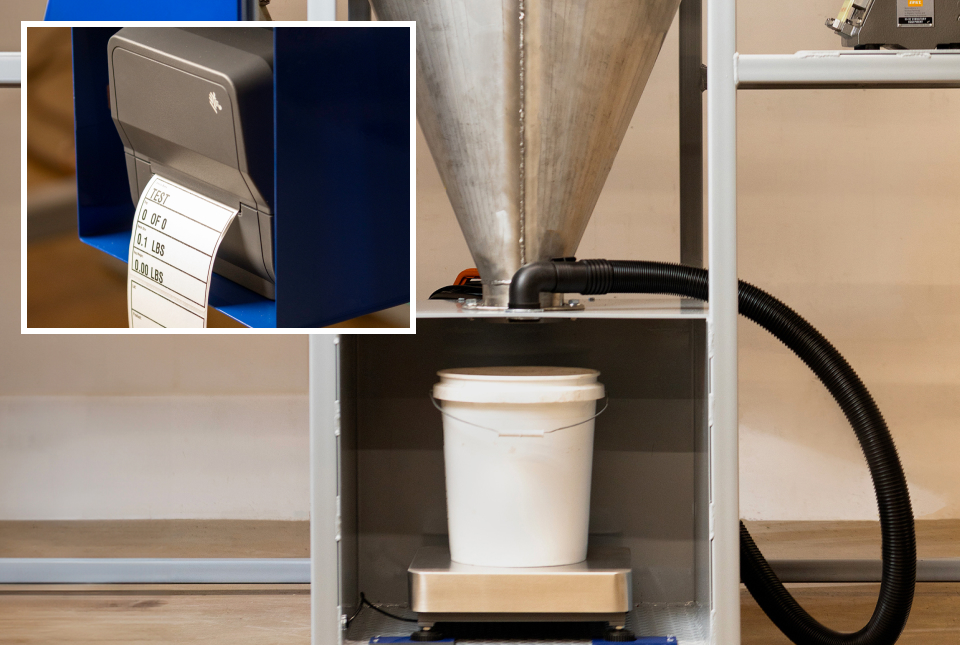Bucket Filling System with Printed Label
